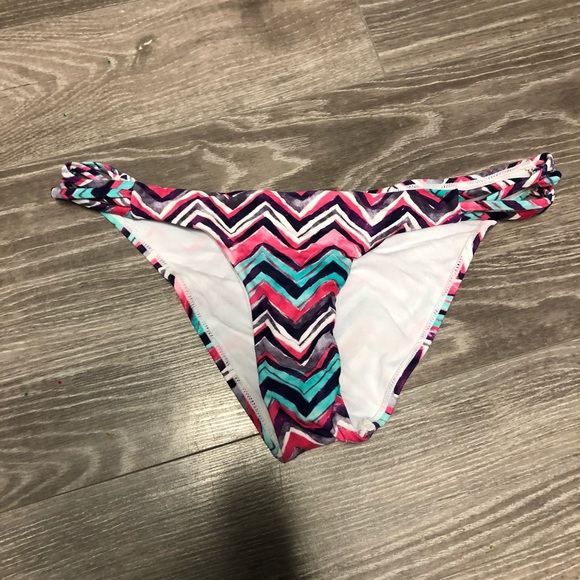 Quint Soul Wavy Pink and Purple bikini (top and bottom) - Picture 2 of 6